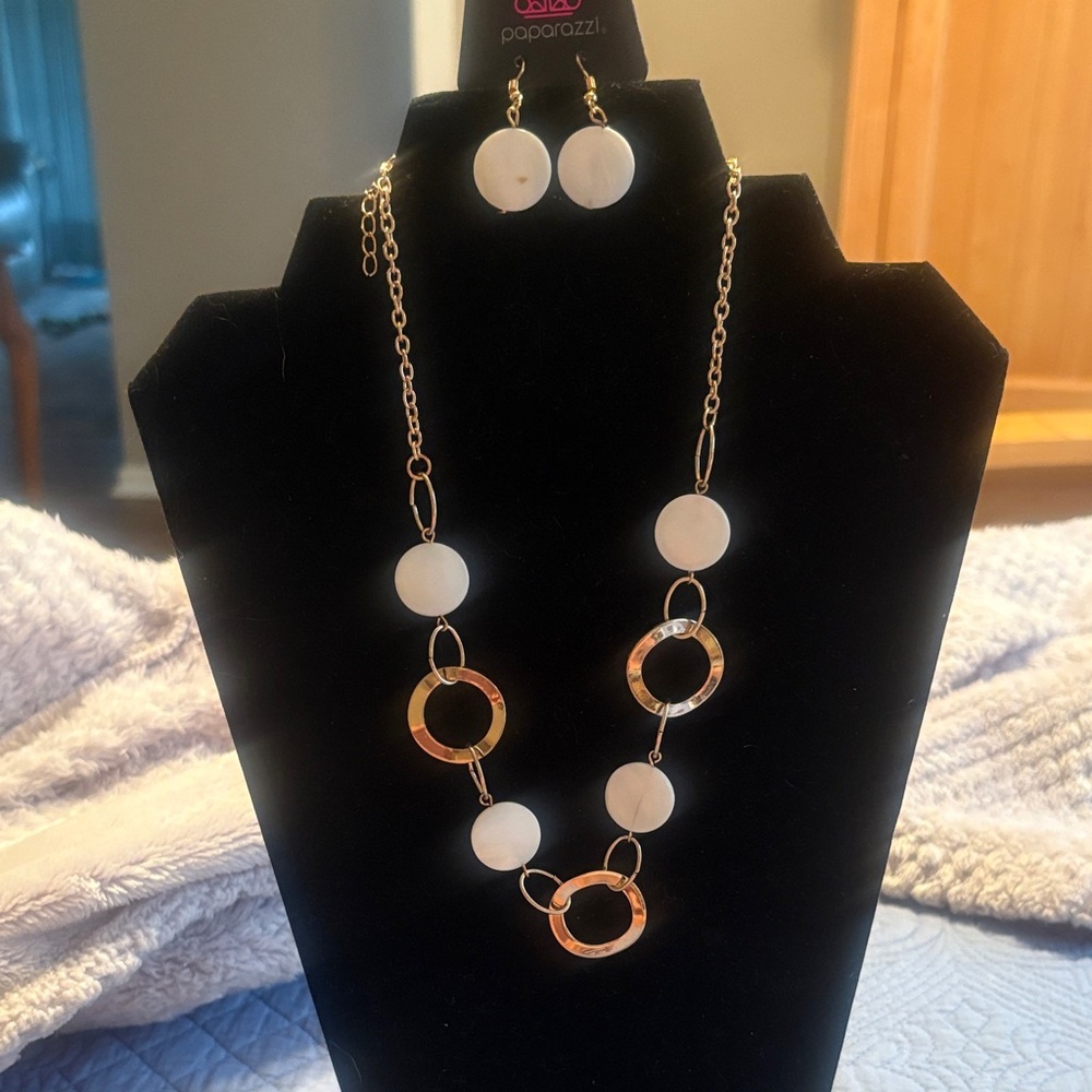Paparazzi Gold and Cream Necklace Set